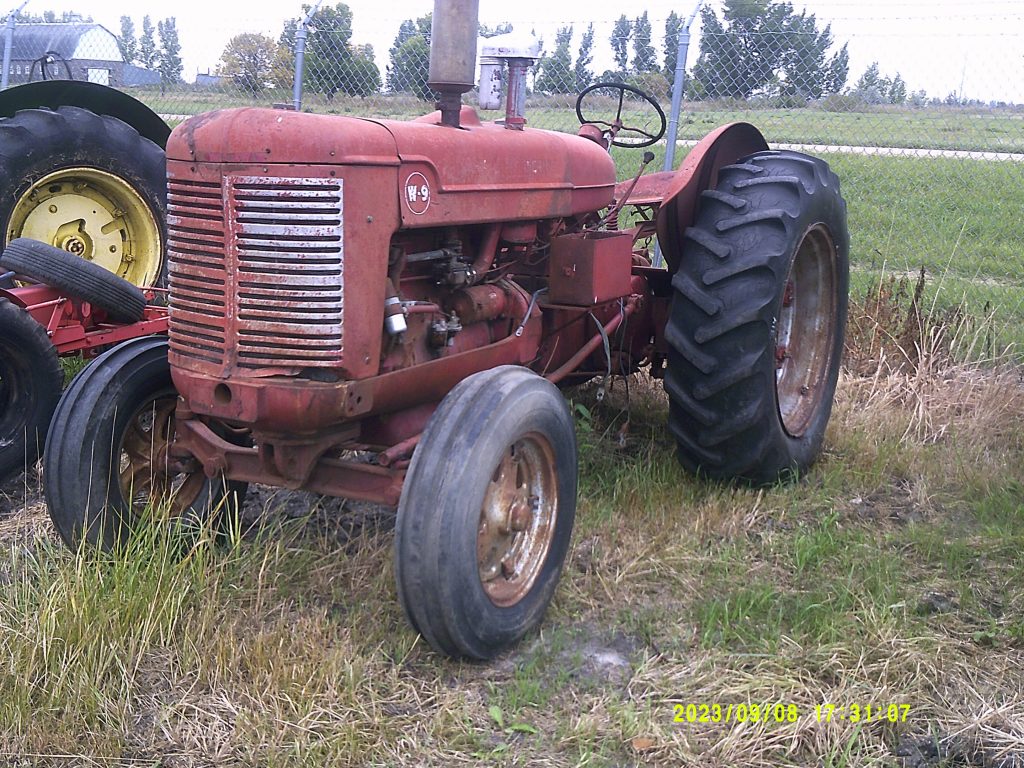 IHW9TRACTOR2096