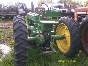 JOHNDEEREBTRACTOR205883