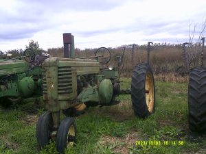 JOHNDEEREATRACTOR613411