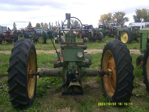 JOHNDEEREATRACTOR613411
