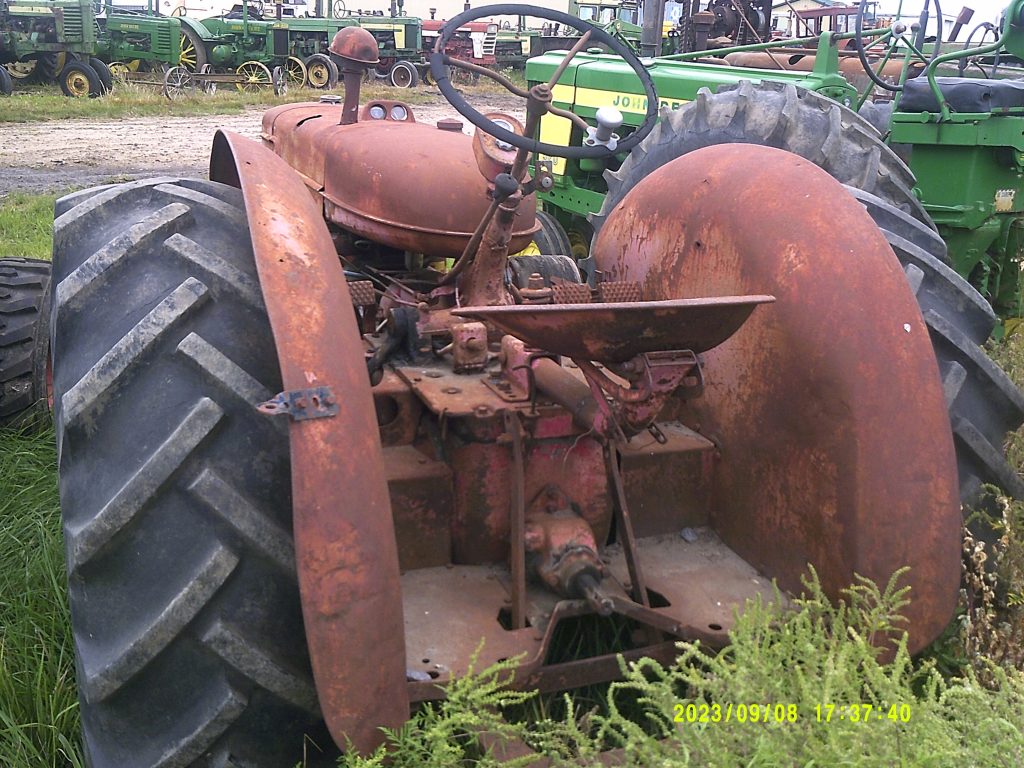 IHW4TRACTOR14768