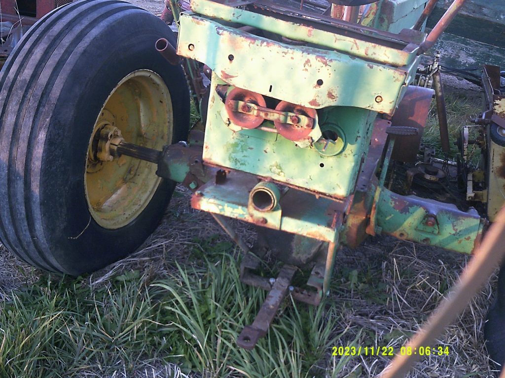 JOHNDEEREHTRACTOR18692